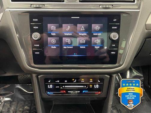 Deep Black Pearl Effect 2022 Volkswagen Tiguan 2.0T SE