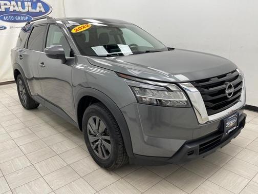 2022 Nissan Pathfinder SV