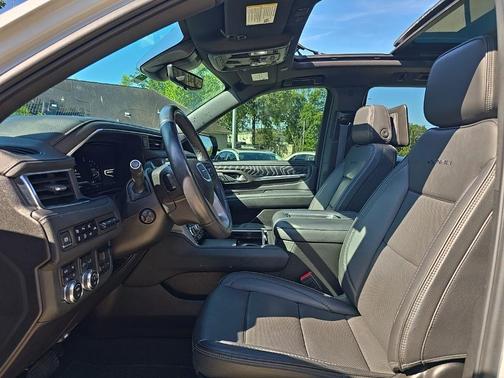 Summit White 2023 GMC Yukon Denali