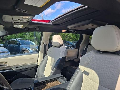 Ruby Flare Pearl 2025 Toyota Sienna Limited