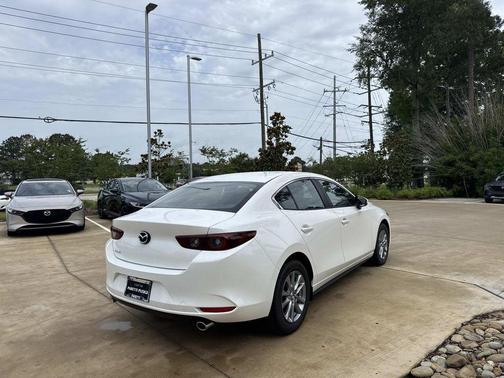 Snowflake White Pearl Mica 2026 Mazda Mazda3 FWD