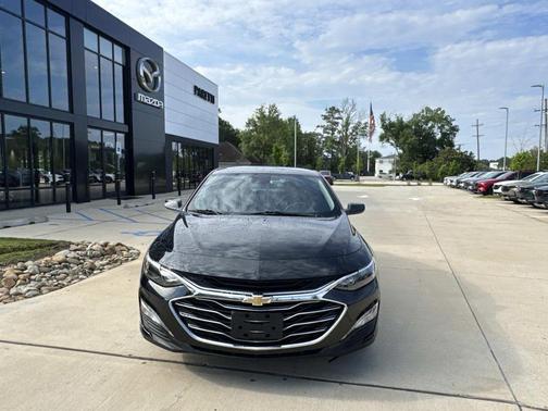 Mosaic Black Metallic 2024 Chevrolet Malibu FWD 1LT