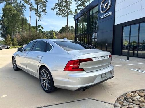 2018 Volvo S90 T5 Momentum