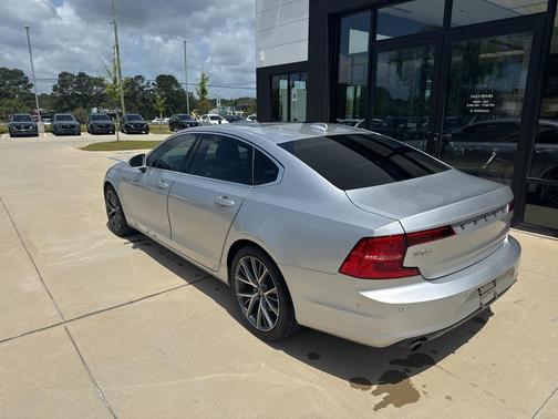 2018 Volvo S90 T5 Momentum