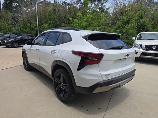 Summit White 2025 Chevrolet Trax FWD ACTIV