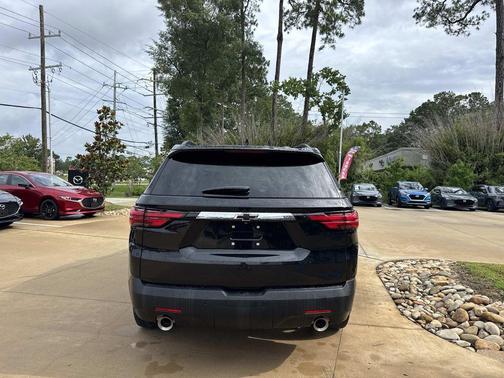 Mosaic Black Metallic 2022 Chevrolet Traverse LT Cloth