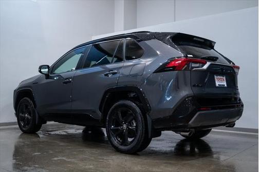 2021 Toyota RAV4 Hybrid SE