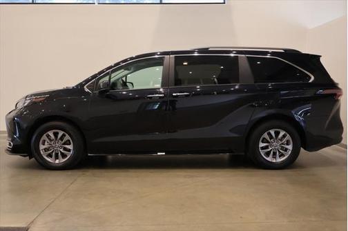 2024 Toyota Sienna XLE 8 Passenger