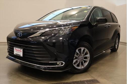 2024 Toyota Sienna XLE 8 Passenger