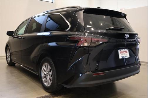 2024 Toyota Sienna XLE 8 Passenger