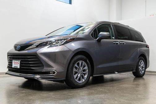 Predawn Gray Mica 2023 Toyota Sienna XLE