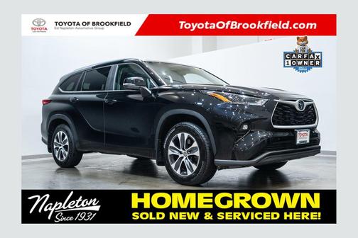 Midnight Black Metallic 2023 Toyota Highlander XLE