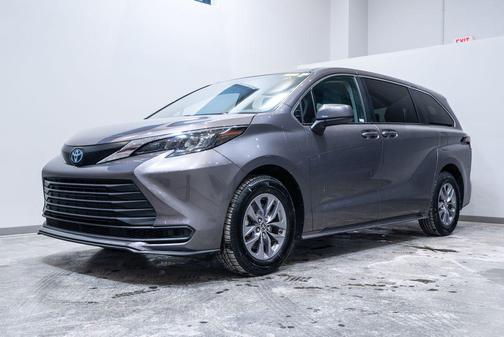 2024 Toyota Sienna LE