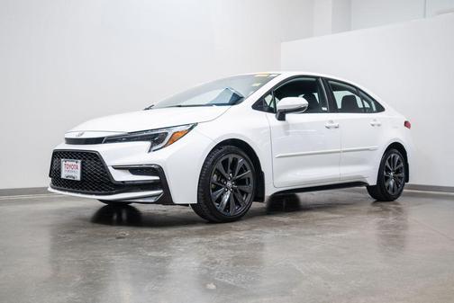 Ice Cap 2023 Toyota Corolla SE