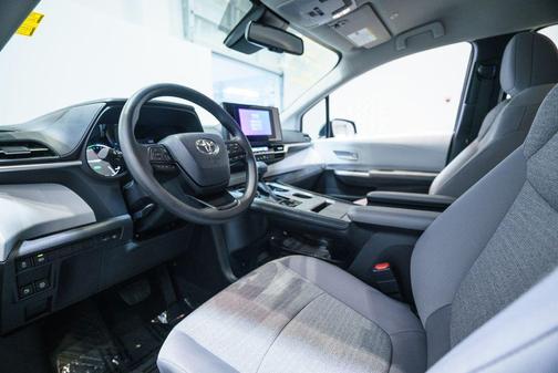 Midnight Black Metallic 2026 Toyota Sienna LE