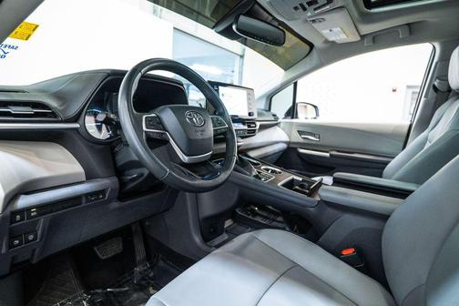 2022 Toyota Sienna XLE