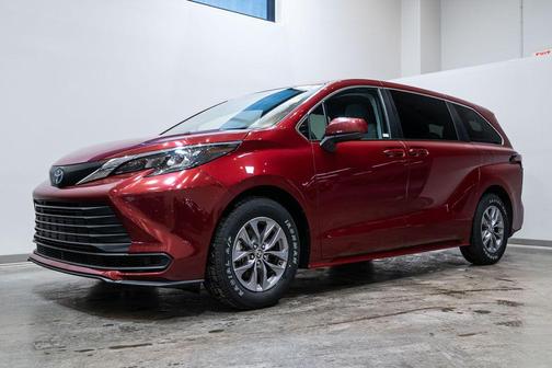 2024 Toyota Sienna LE