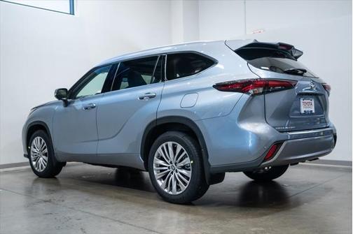 2024 Toyota Highlander Platinum