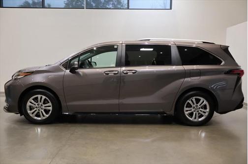 2023 Toyota Sienna Platinum 7 Passenger