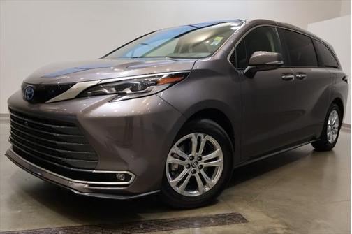 2023 Toyota Sienna Platinum 7 Passenger