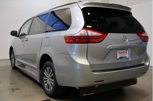2019 Toyota Sienna XLE