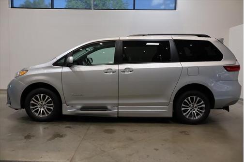 2019 Toyota Sienna XLE
