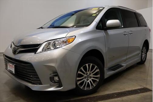 2019 Toyota Sienna XLE