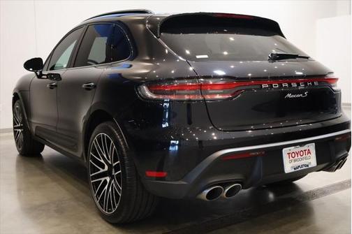 2025 Porsche Macan Base