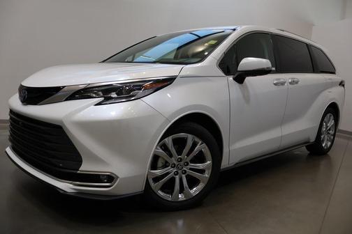 2023 Toyota Sienna Platinum 7 Passenger