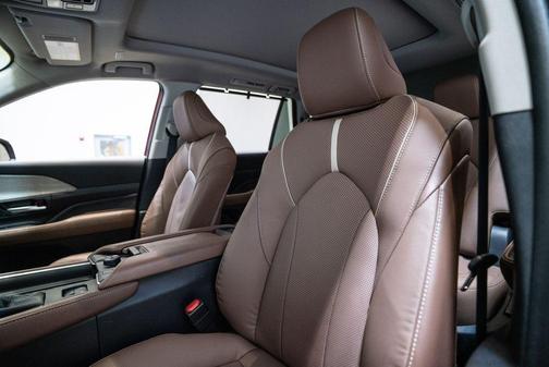 Pearl 2025 Toyota Grand Highlander Platinum
