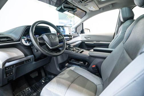 2023 Toyota Sienna Limited