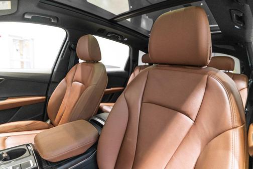 Glacier White Metallic 2020 Audi Q7 55 Premium Plus