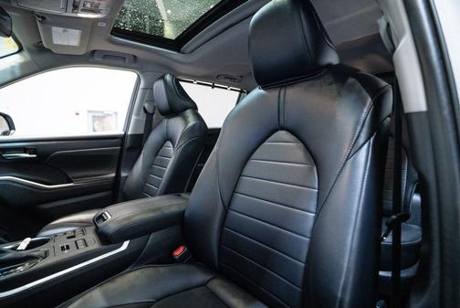Celestial Silver Metallic 2023 Toyota Highlander XLE