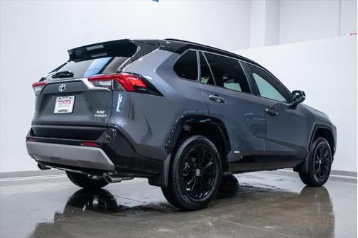 2024 Toyota RAV4 Hybrid SE