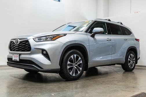 Celestial Silver Metallic 2020 Toyota Highlander XLE