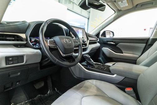 Celestial Silver Metallic 2020 Toyota Highlander XLE