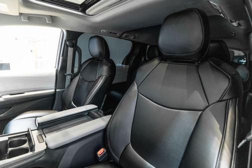 2025 Toyota Sienna LE