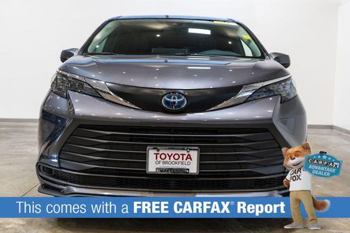 2025 Toyota Sienna LE