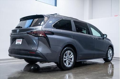 2025 Toyota Sienna XLE 7 Passenger