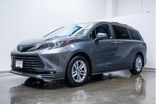 2025 Toyota Sienna XLE 7 Passenger