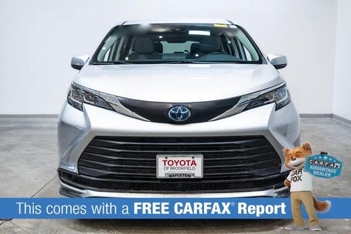 2023 Toyota Sienna LE