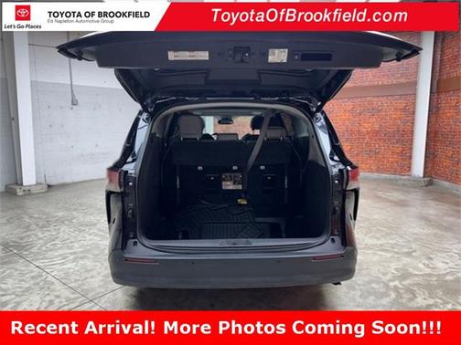 2022 Toyota Sienna XLE 8 Passenger