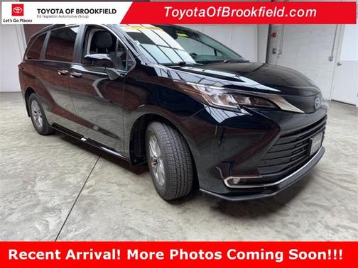 2022 Toyota Sienna XLE 8 Passenger
