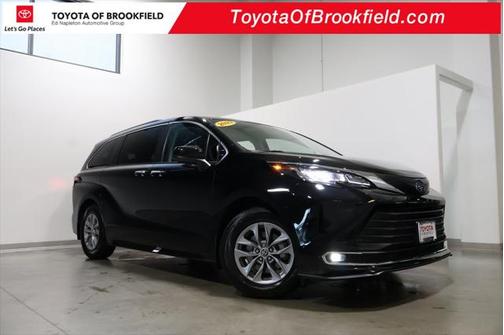 2022 Toyota Sienna XLE 8 Passenger