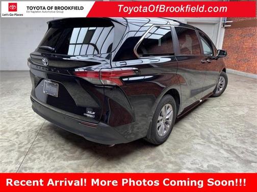 2022 Toyota Sienna XLE 8 Passenger