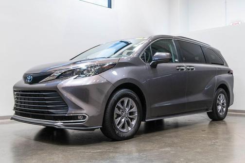 Predawn Gray Mica 2024 Toyota Sienna XLE