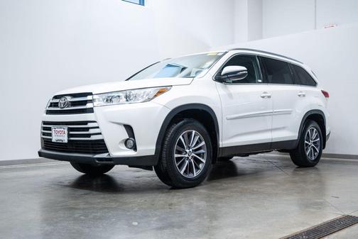 Blizzard Pearl 2019 Toyota Highlander XLE