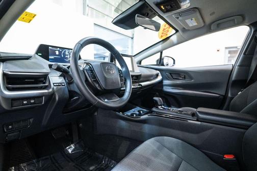 2025 Toyota Prius LE