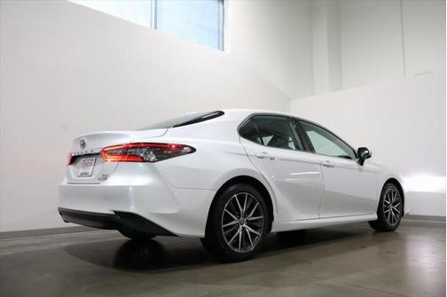 2022 Toyota Camry Hybrid XLE