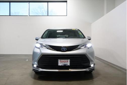 2023 Toyota Sienna XLE 8 Passenger